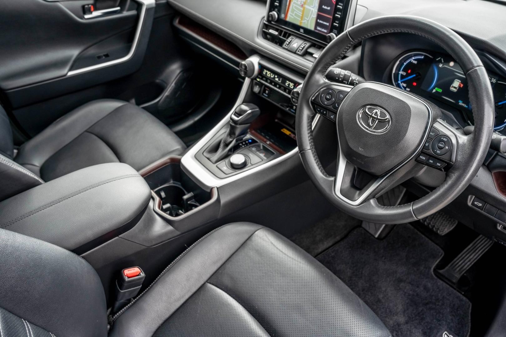 Toyota Rav4 image 2