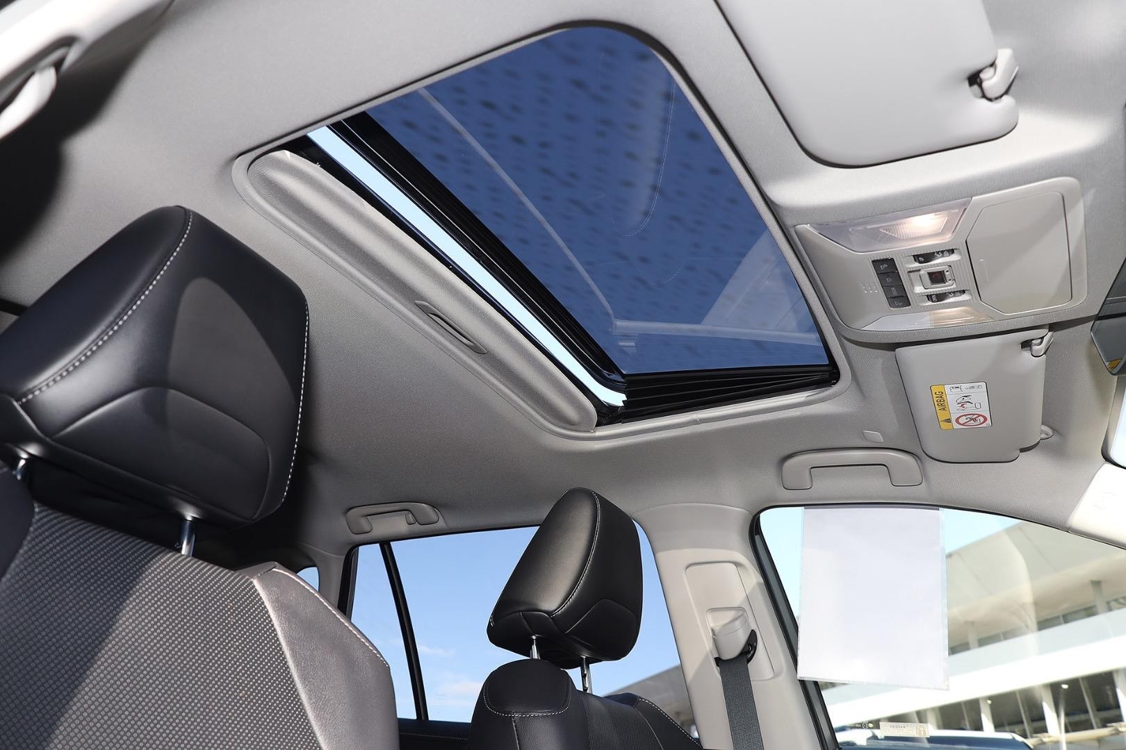 Toyota Rav4 image 2