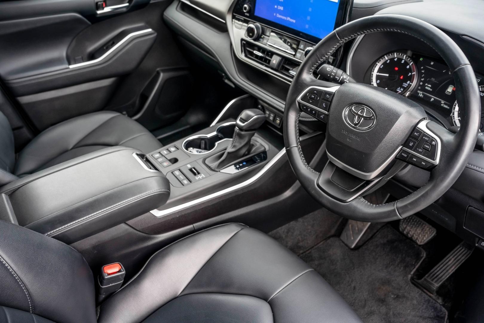 Toyota Kluger image 2