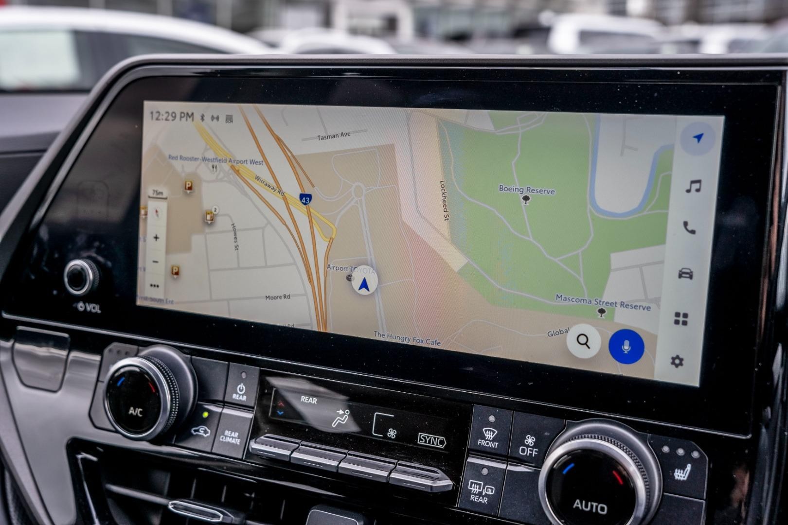 Toyota Kluger image 4