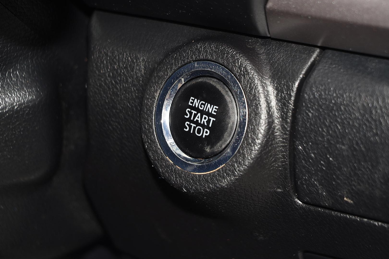 Toyota Hilux image 2