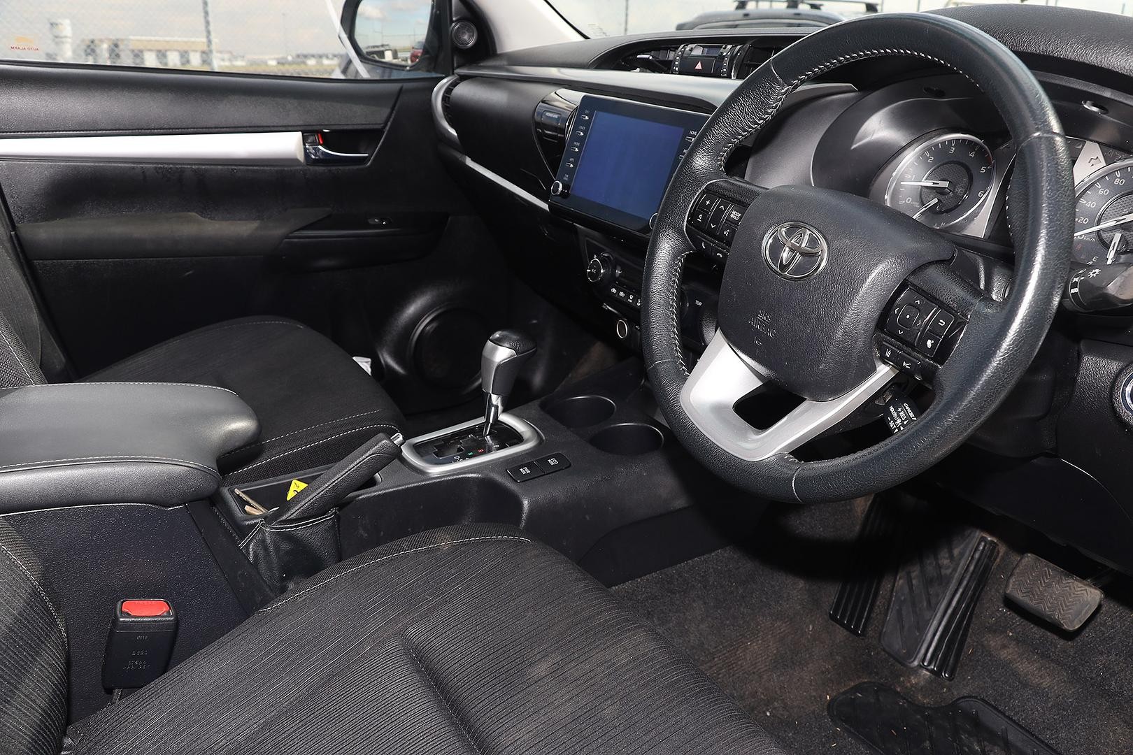 Toyota Hilux image 3