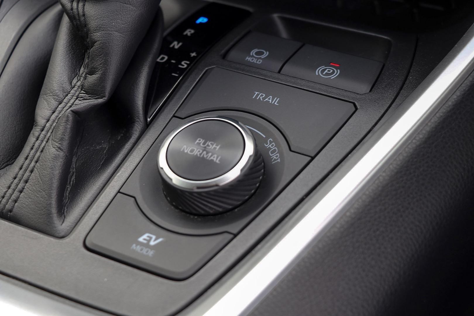 Toyota Rav4 image 2