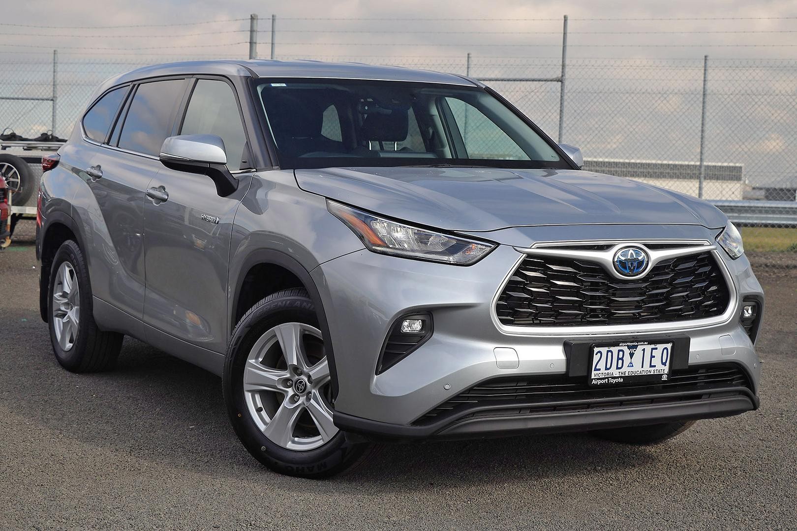 Toyota Kluger image 1