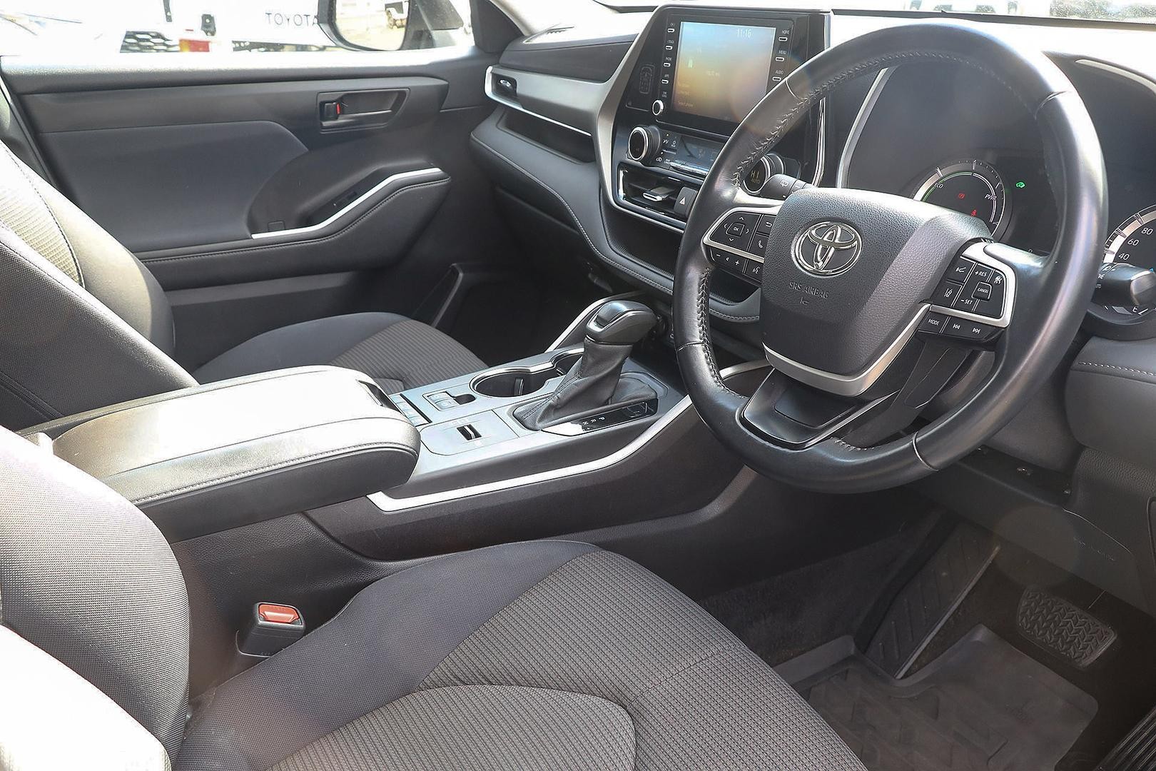 Toyota Kluger image 2