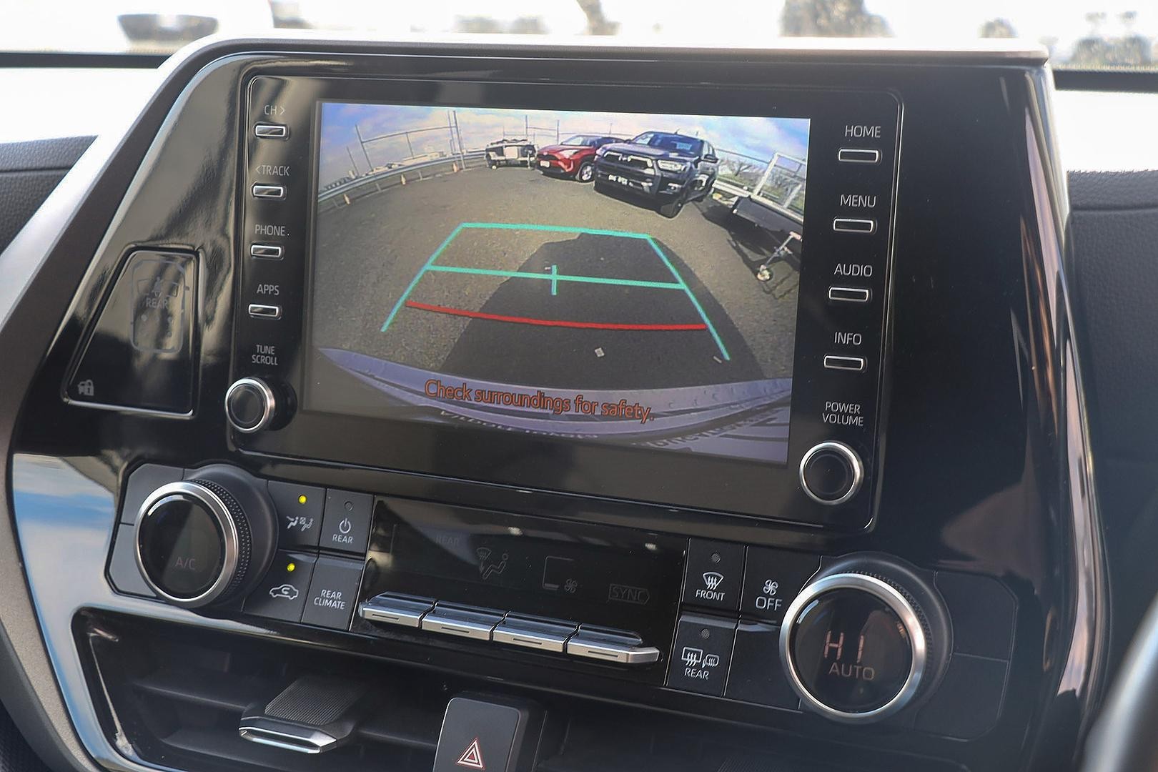Toyota Kluger image 3