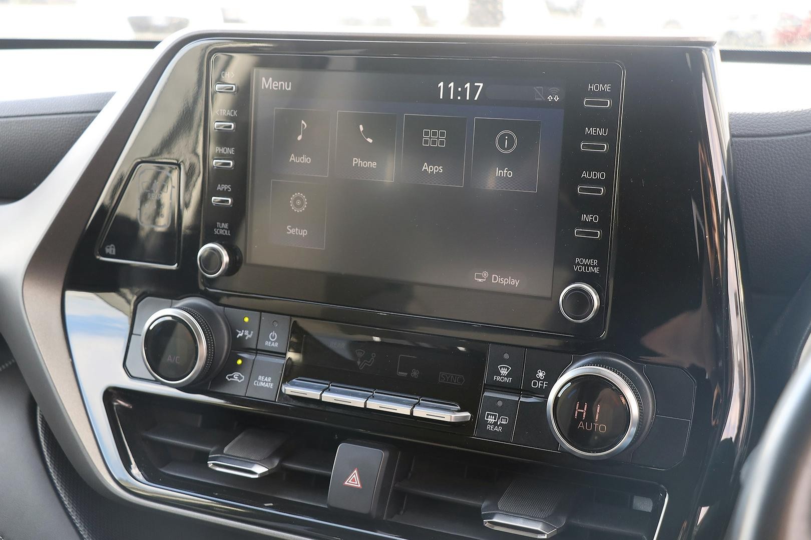 Toyota Kluger image 4
