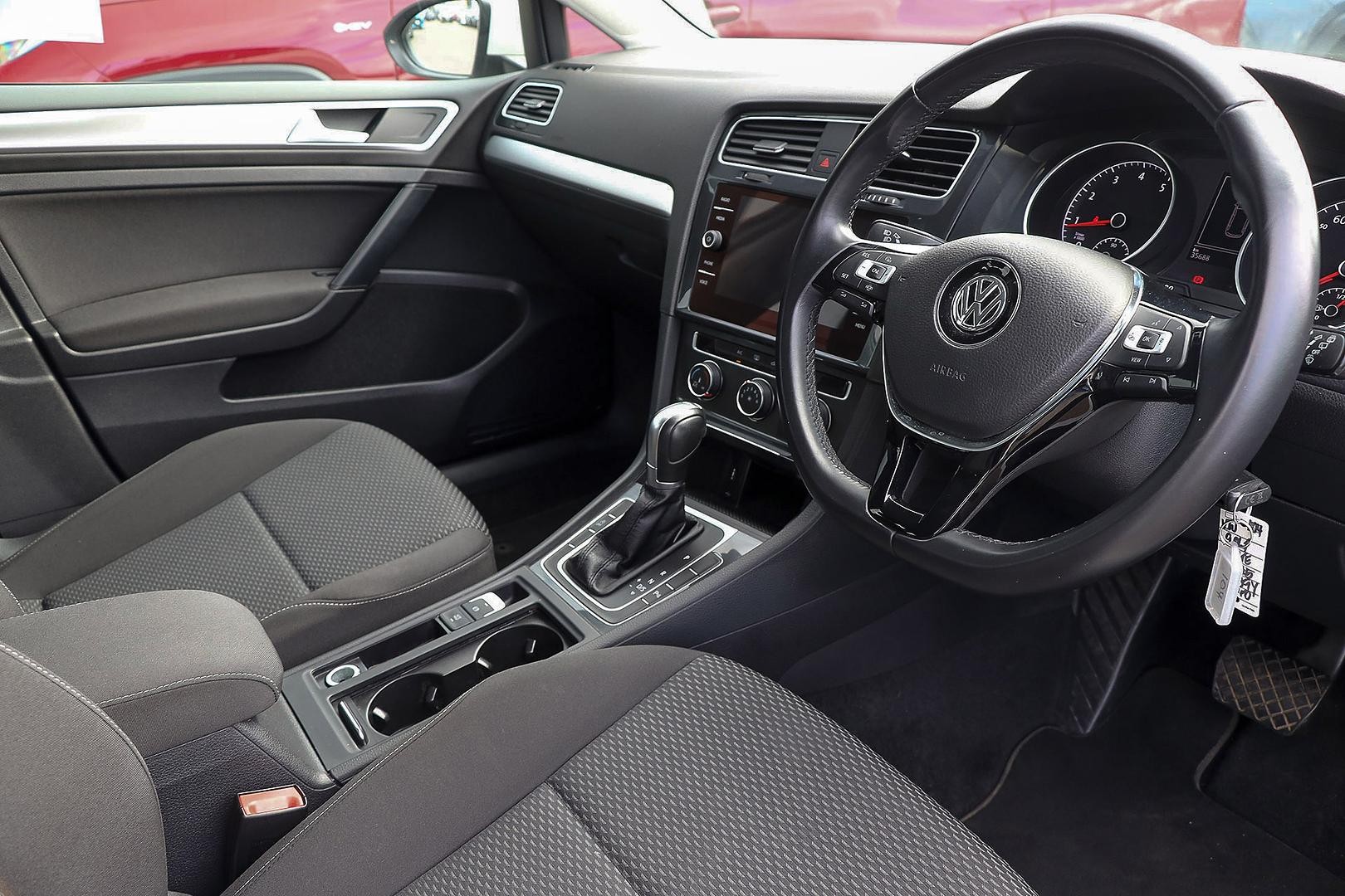 Volkswagen Golf image 3