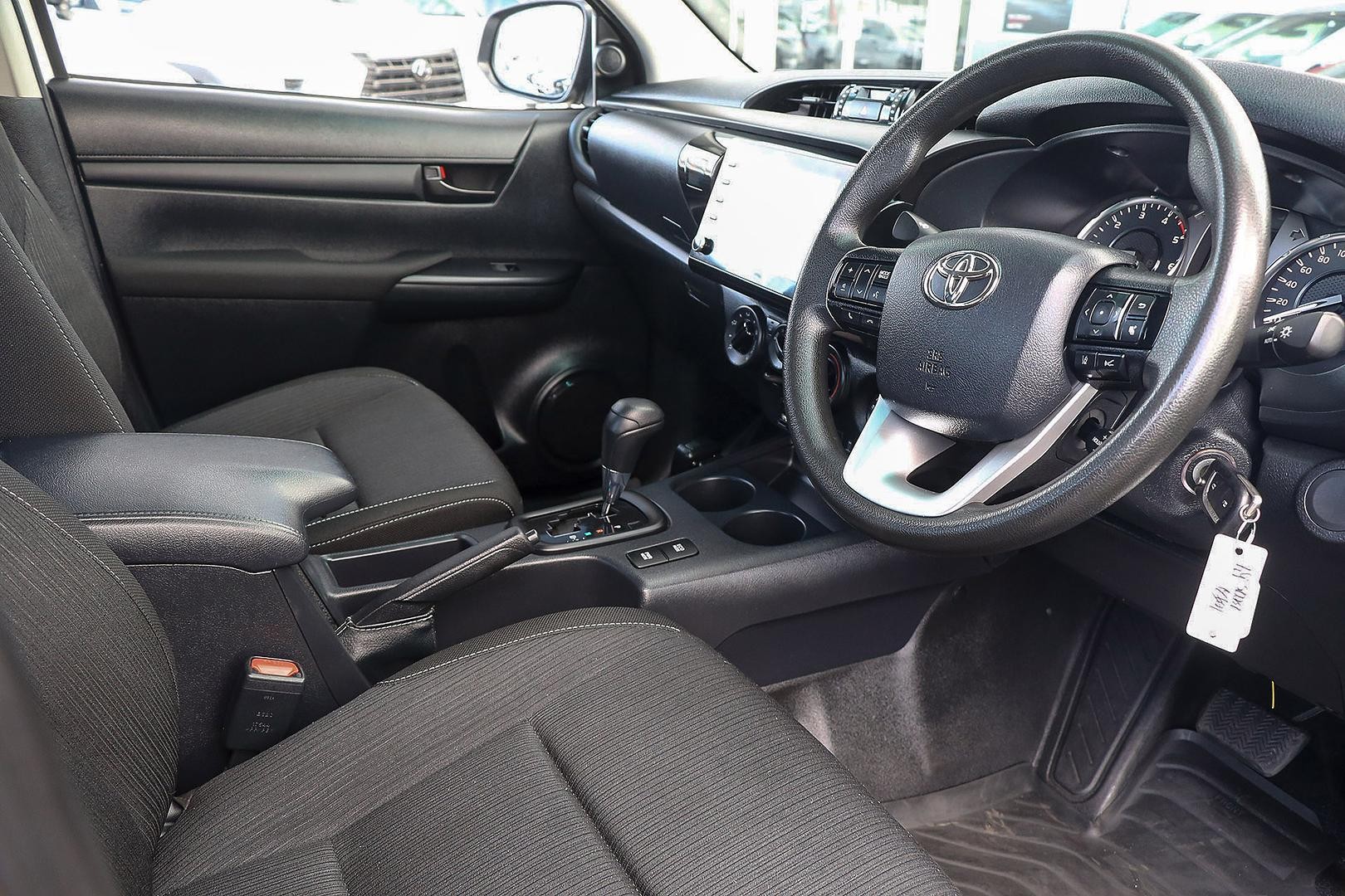 Toyota Hilux image 4