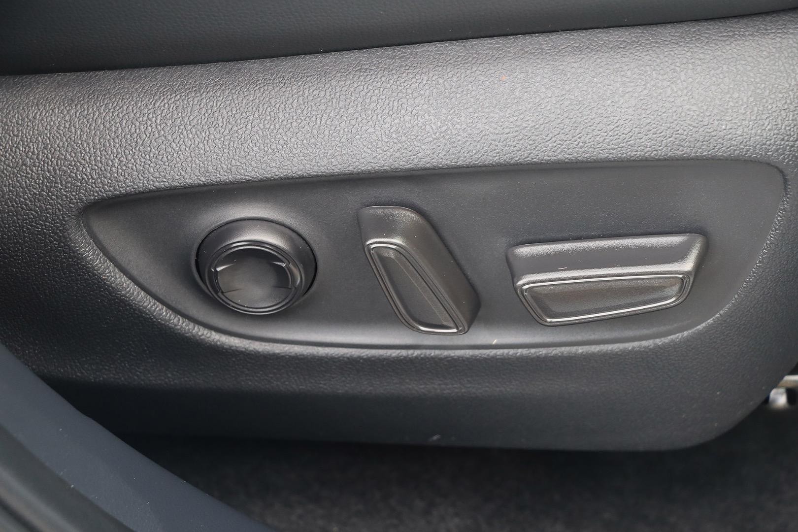 Toyota Kluger image 4