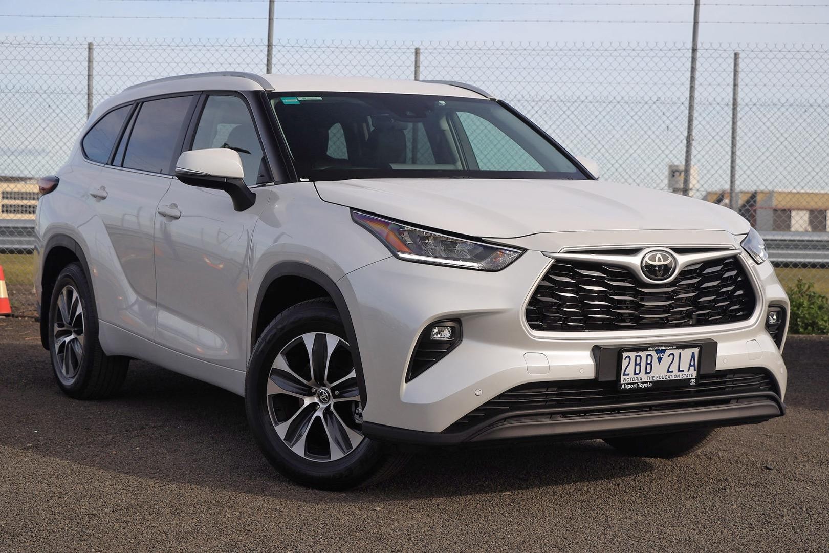 Toyota Kluger image 1