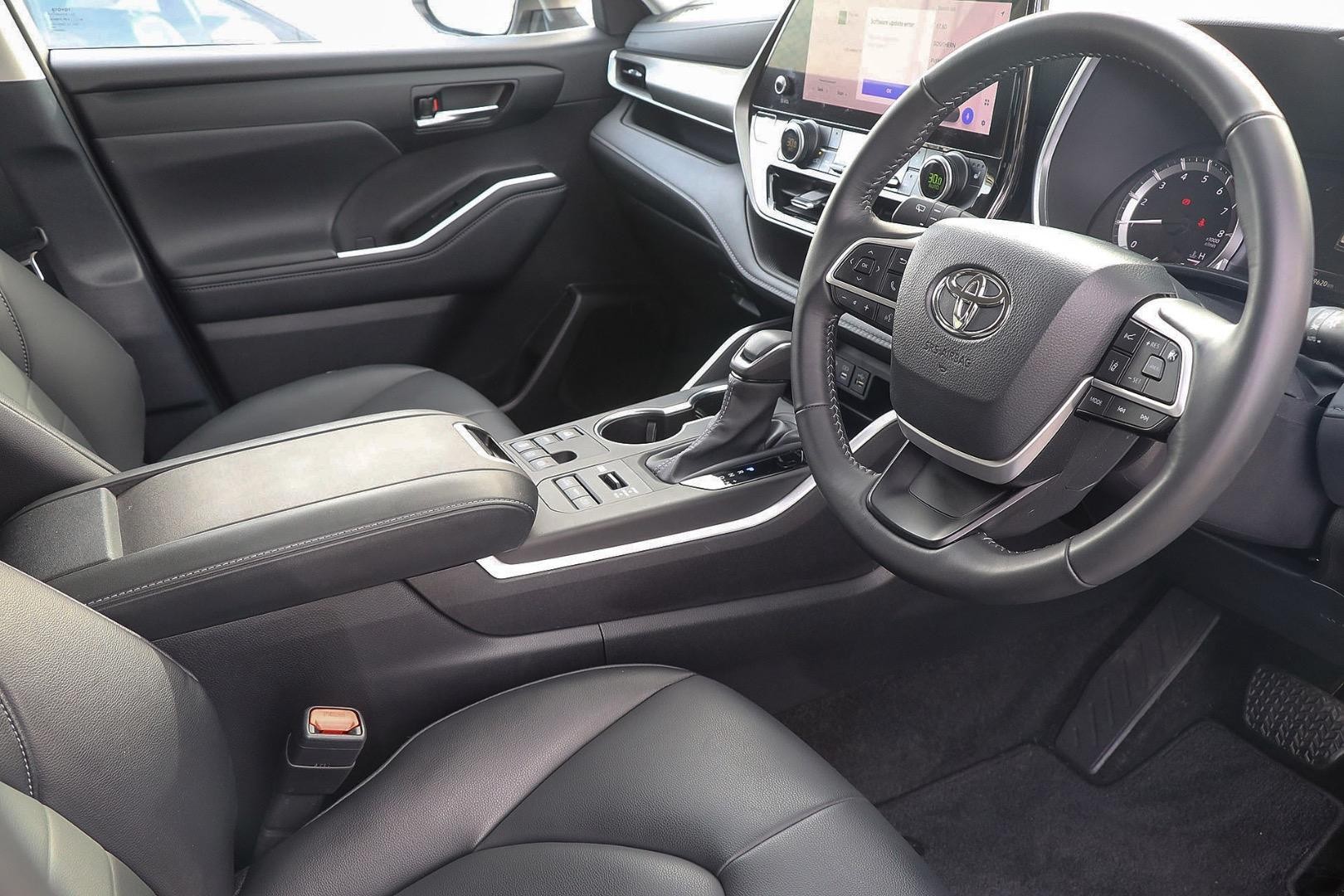 Toyota Kluger image 2