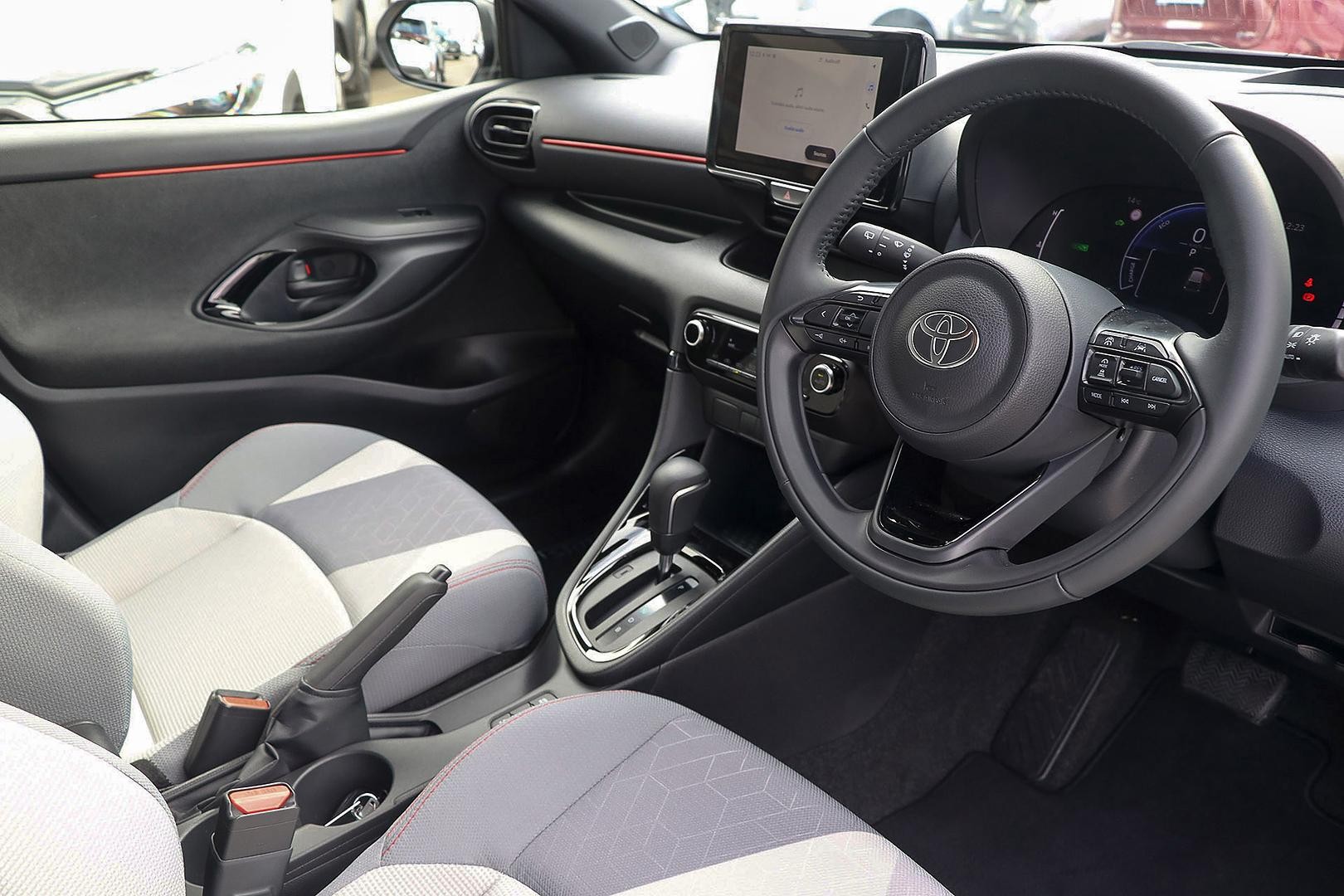 Toyota Yaris image 2