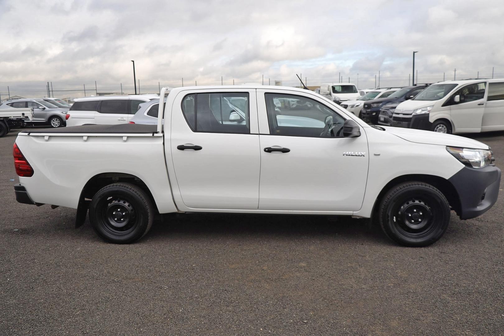 Toyota Hilux image 4