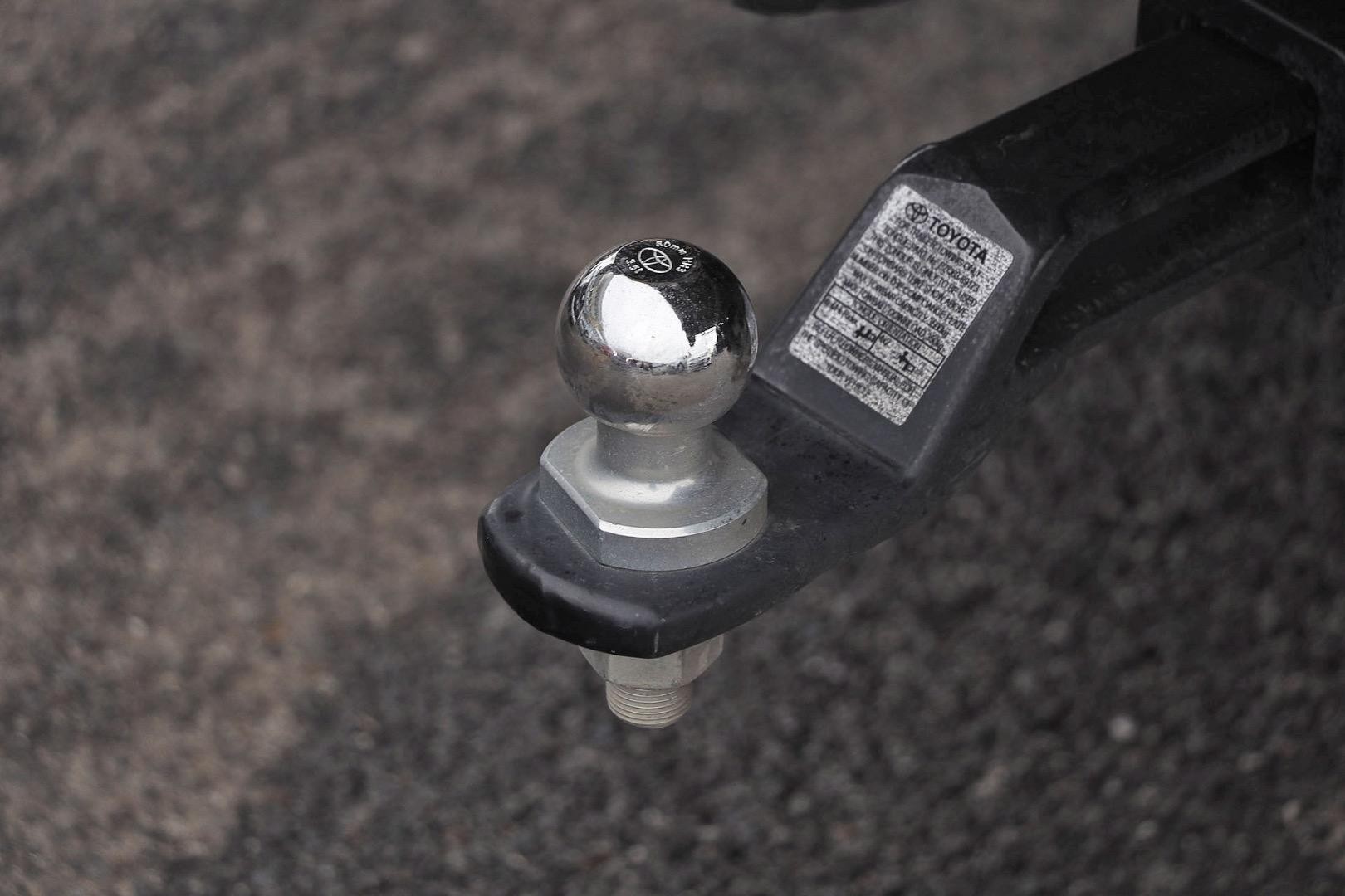 Toyota Hilux image 2