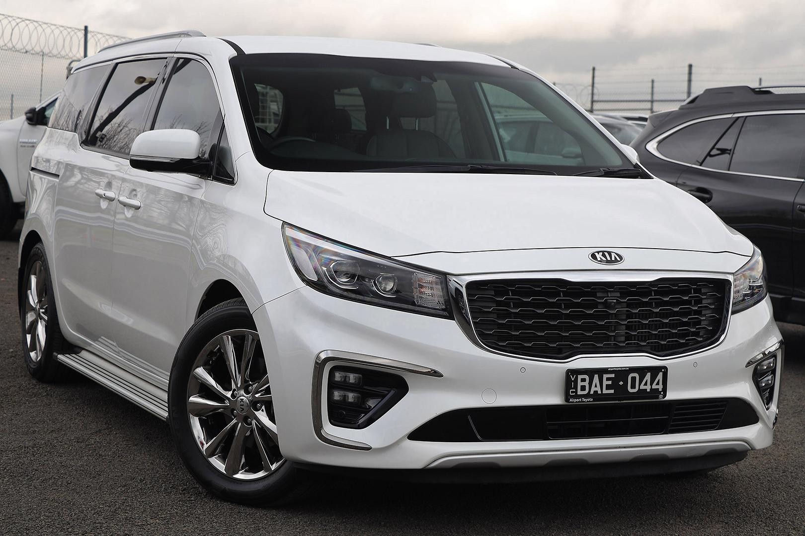 Kia Carnival image 1