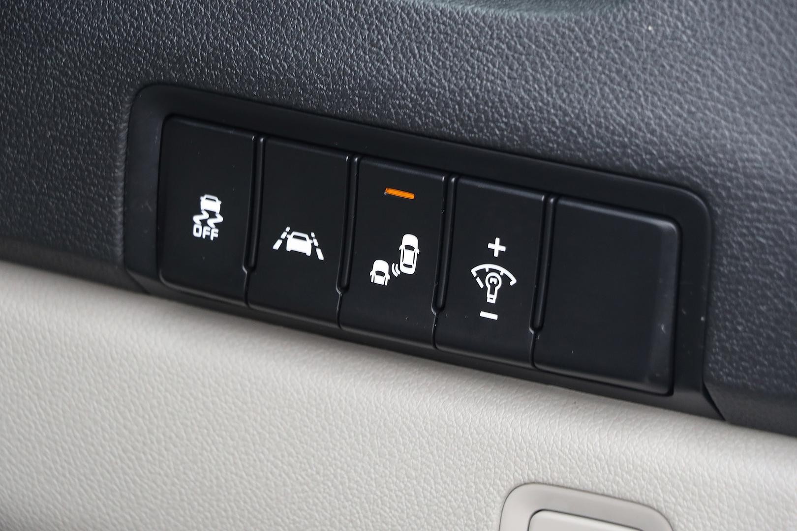 Kia Carnival image 4