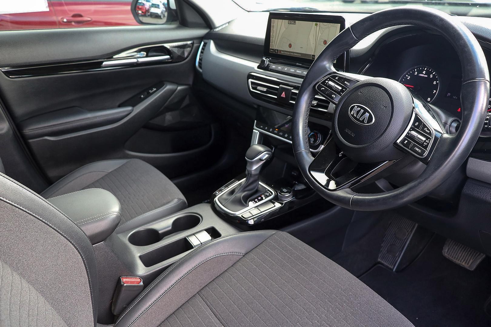 Kia Seltos image 2