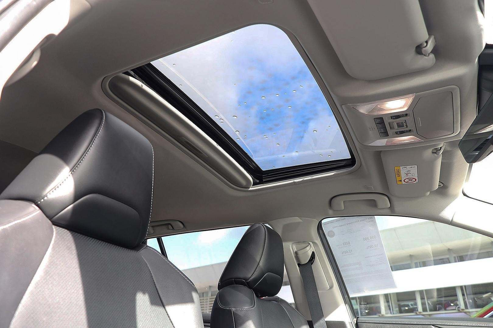 Toyota Rav4 image 3