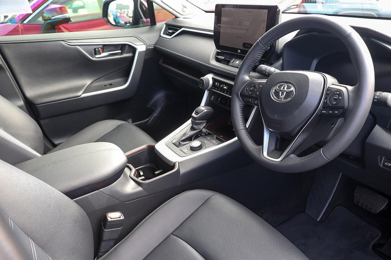 Toyota Rav4 image 2