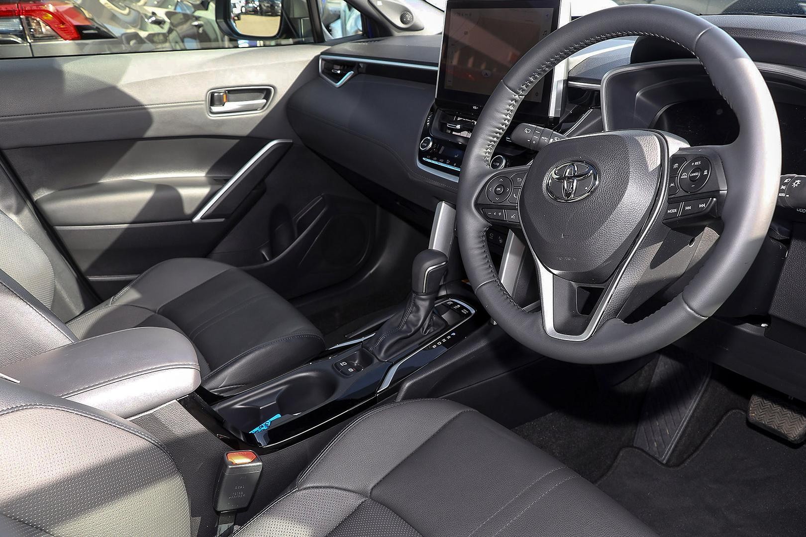 Toyota Corolla Cross image 2