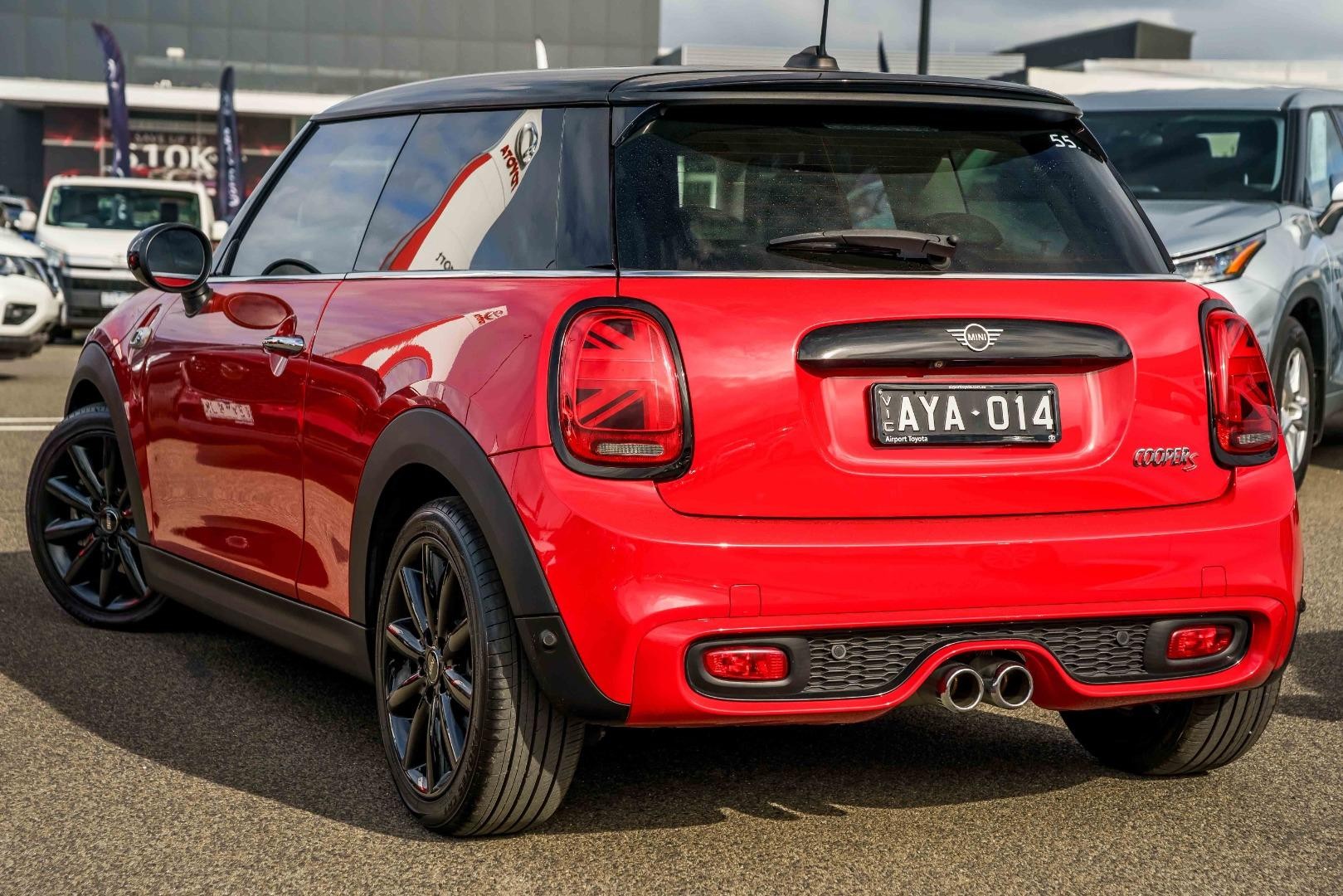 Mini Hatch image 2