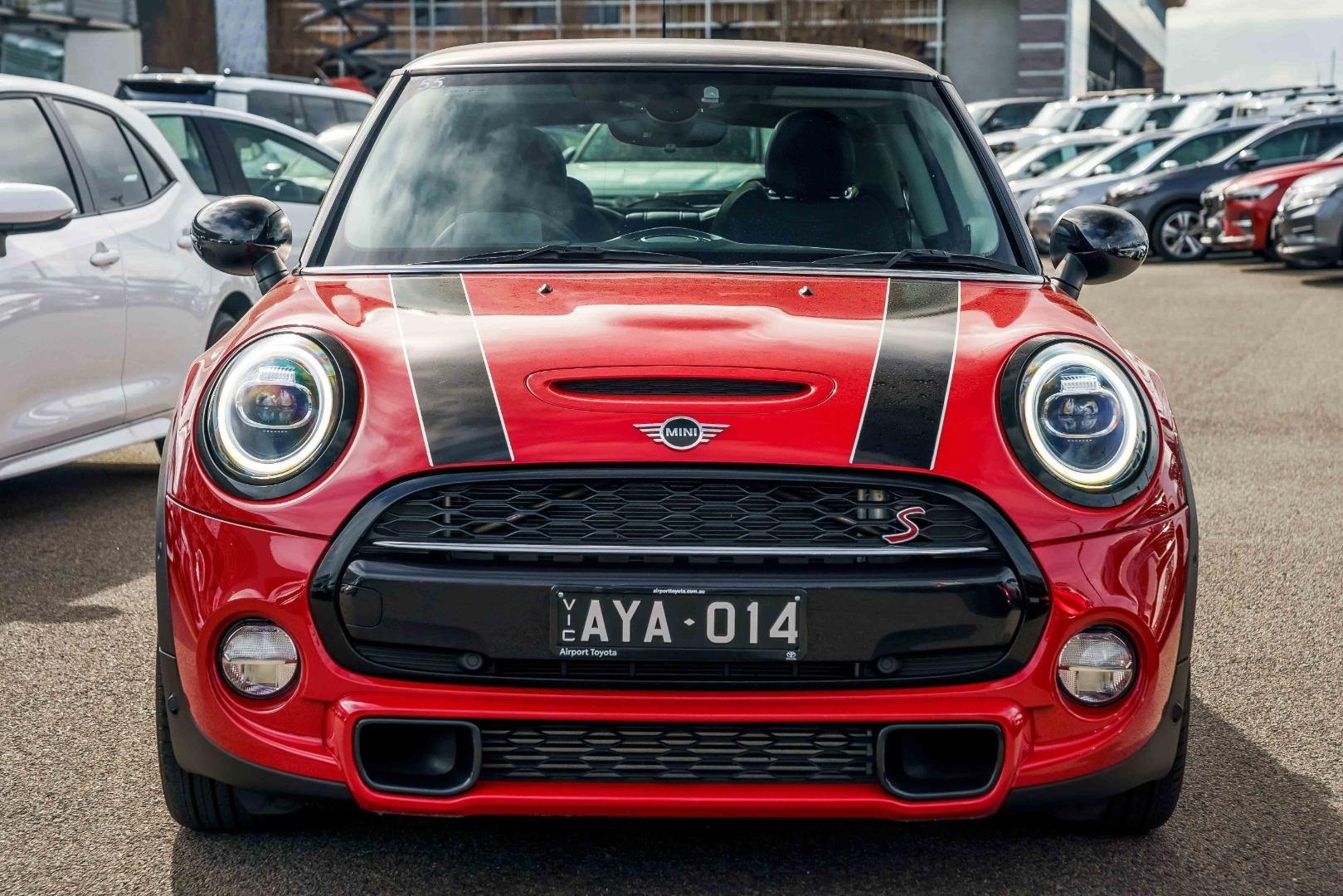 Mini Hatch image 3