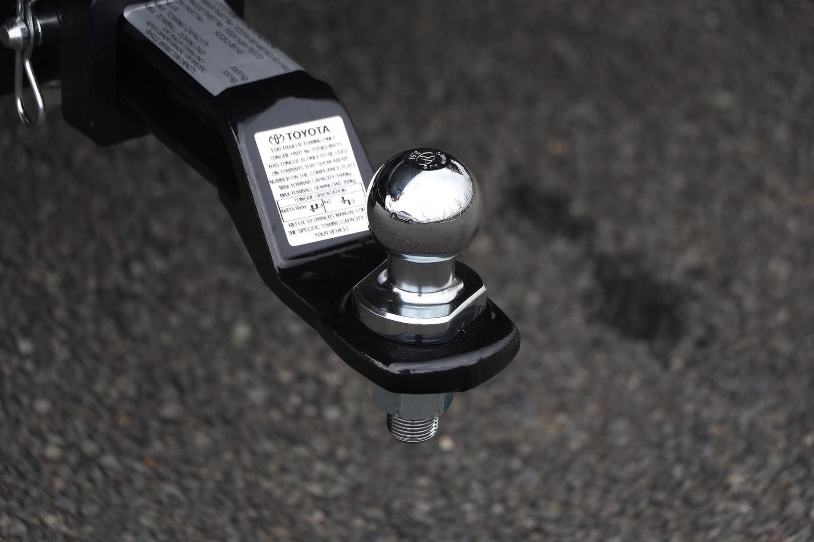 Toyota Hilux image 2