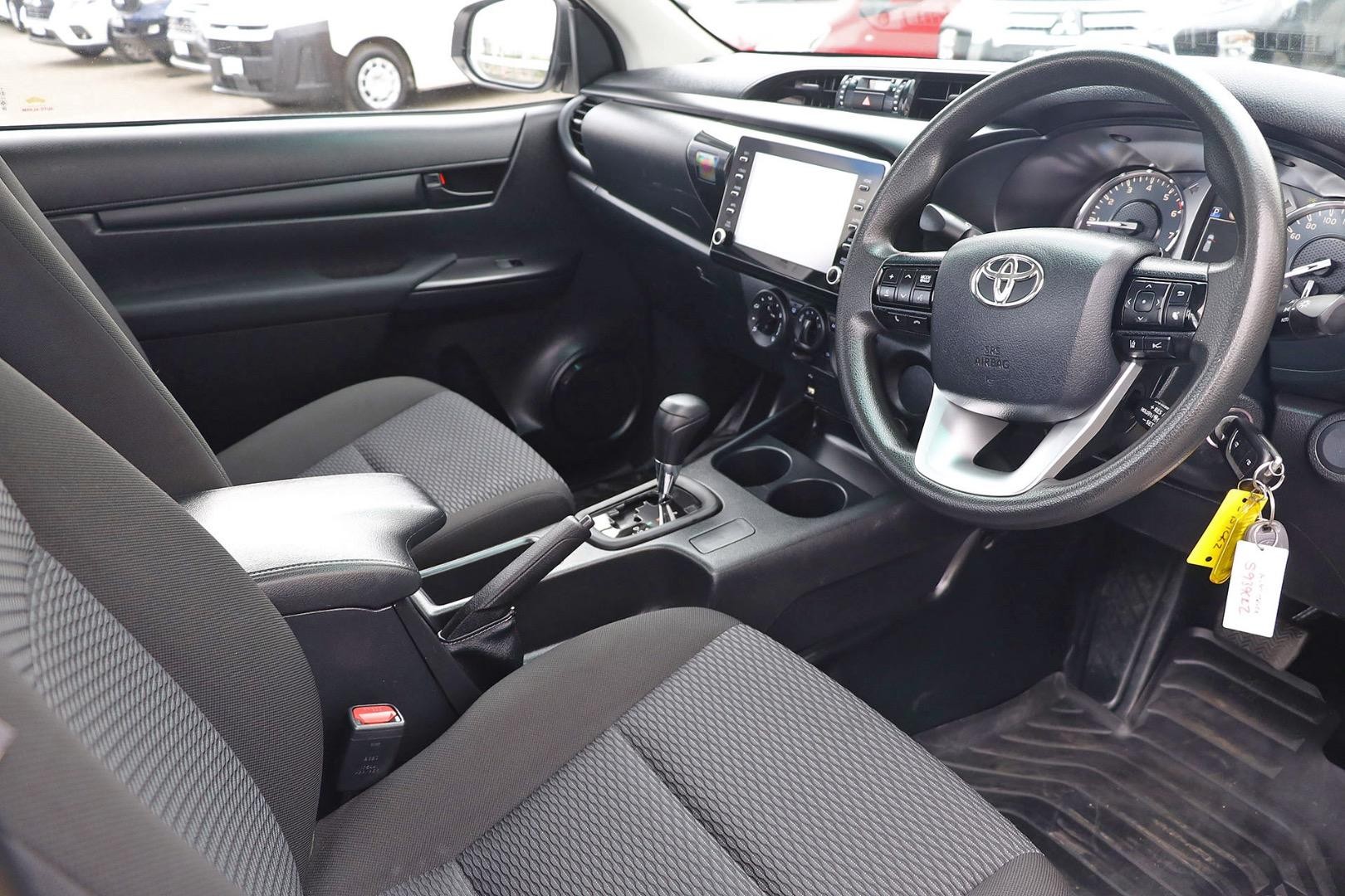 Toyota Hilux image 3