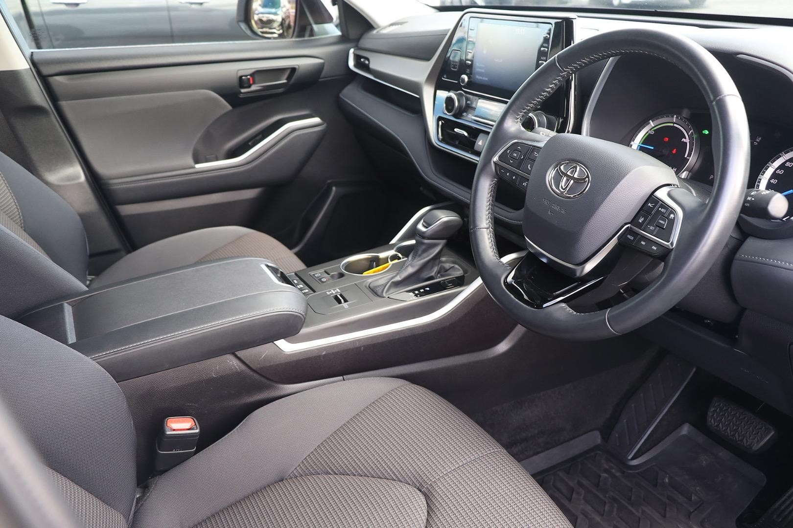 Toyota Kluger image 2