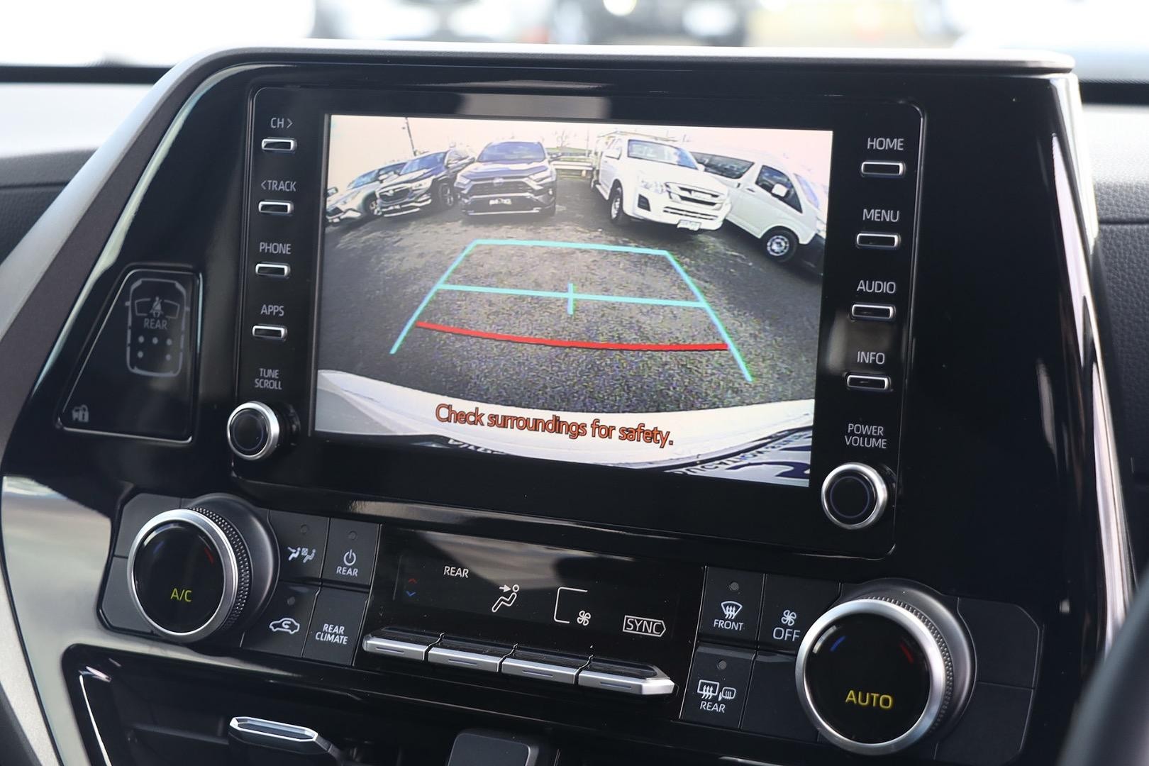Toyota Kluger image 4