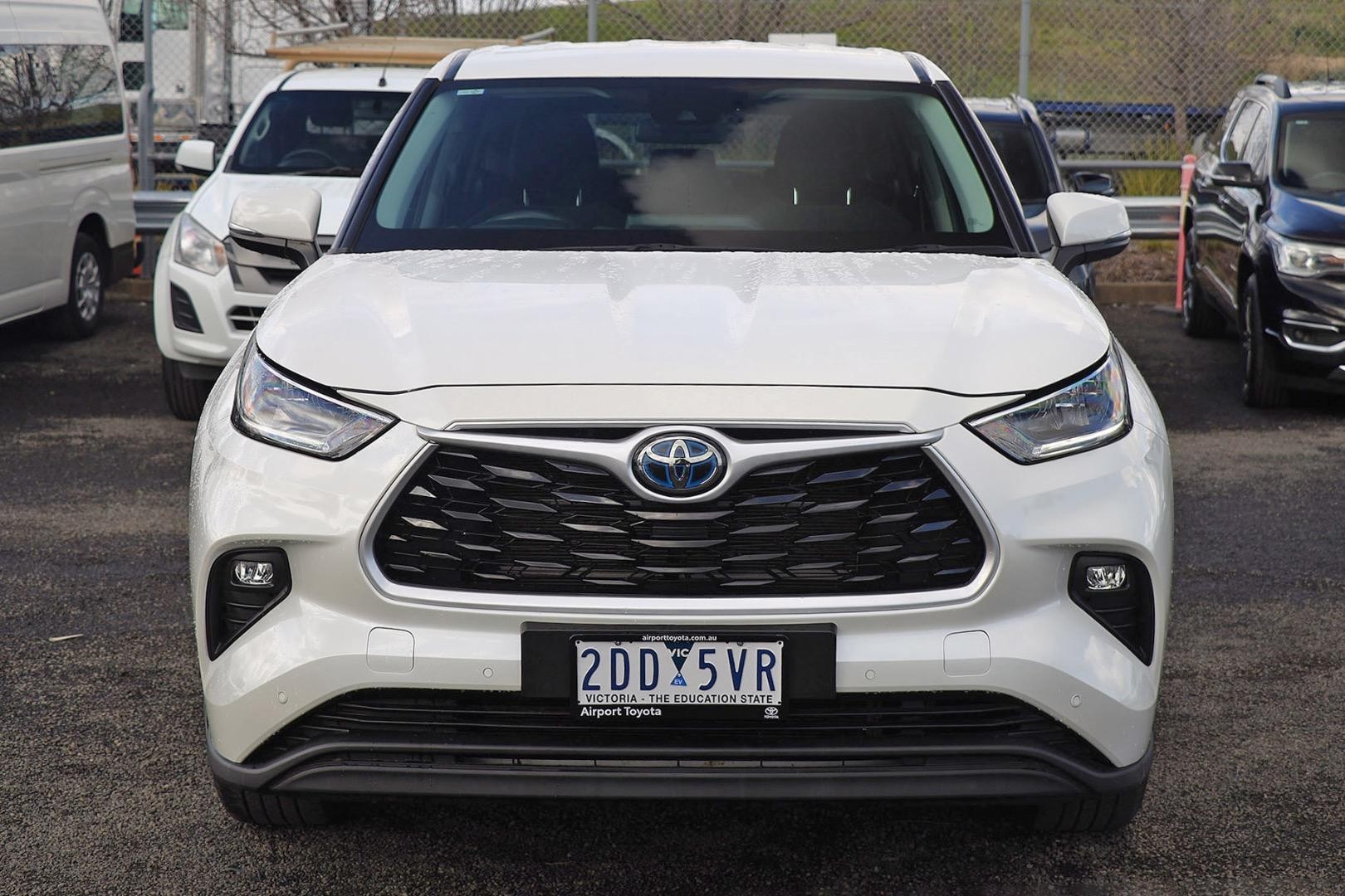 Toyota Kluger image 3