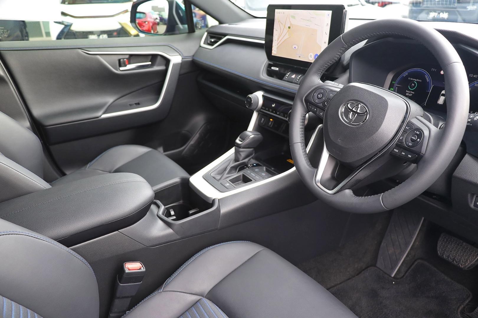 Toyota Rav4 image 2