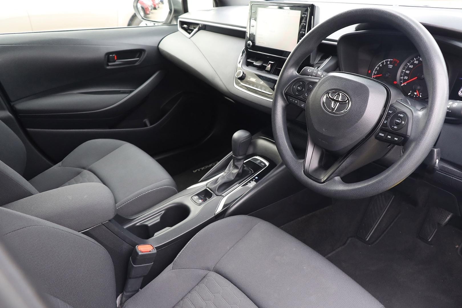 Toyota Corolla image 2