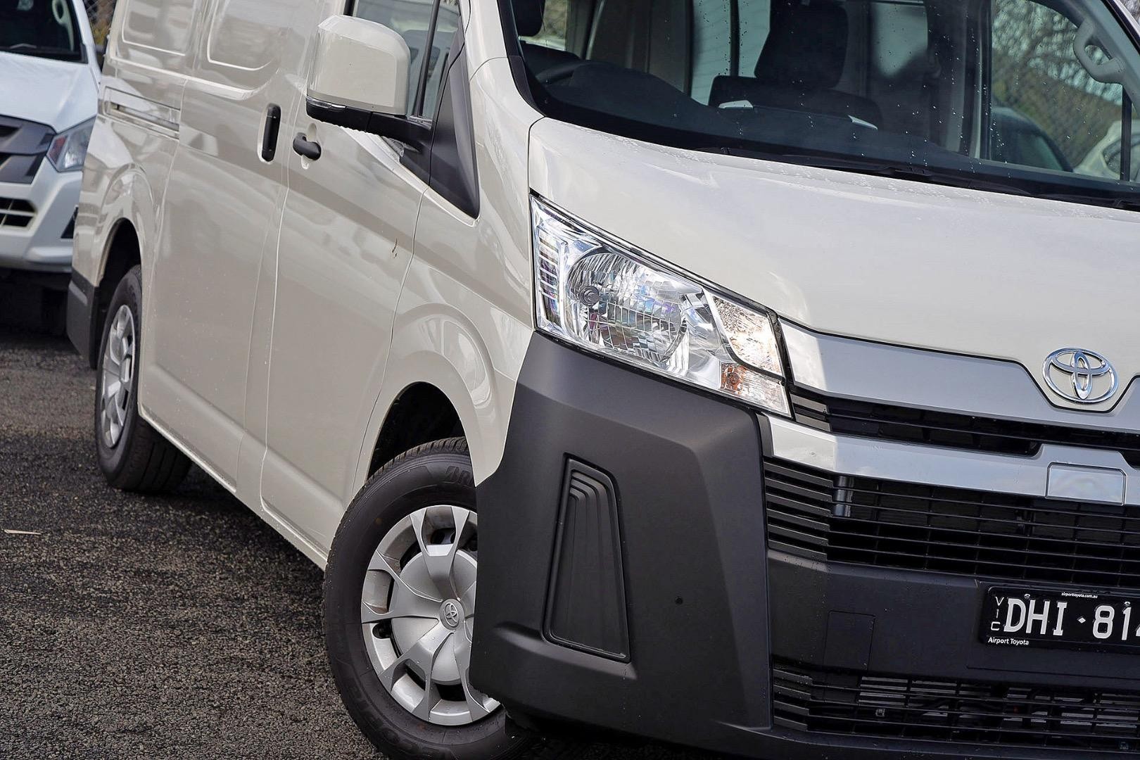 Toyota Hiace image 2