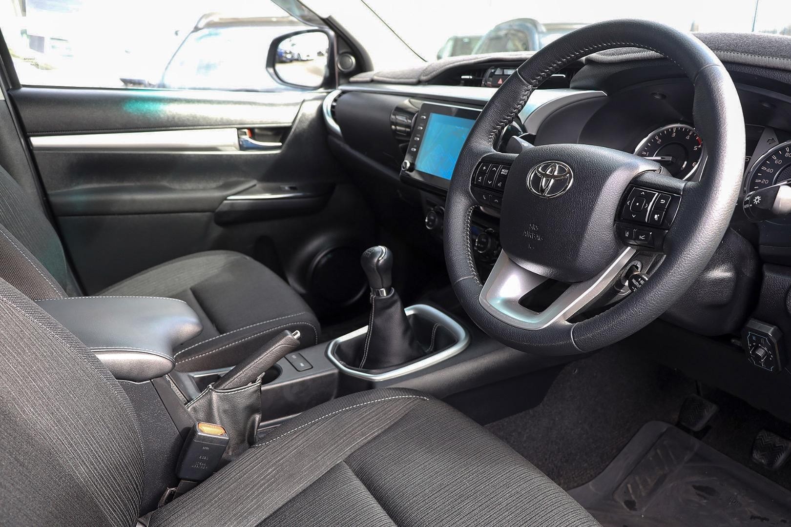 Toyota Hilux image 3