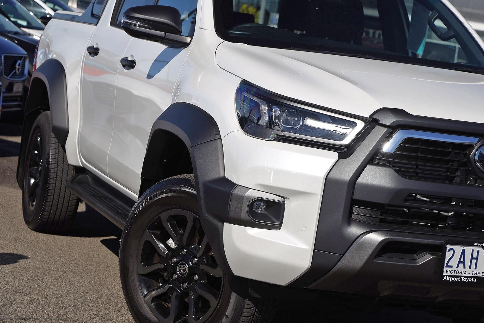 Toyota Hilux image 2