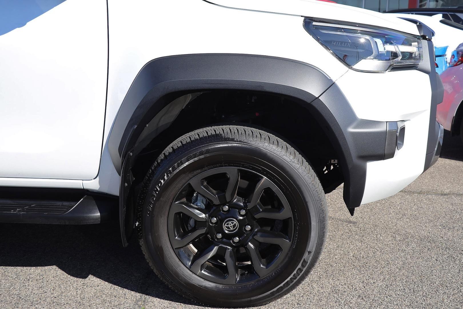 Toyota Hilux image 4