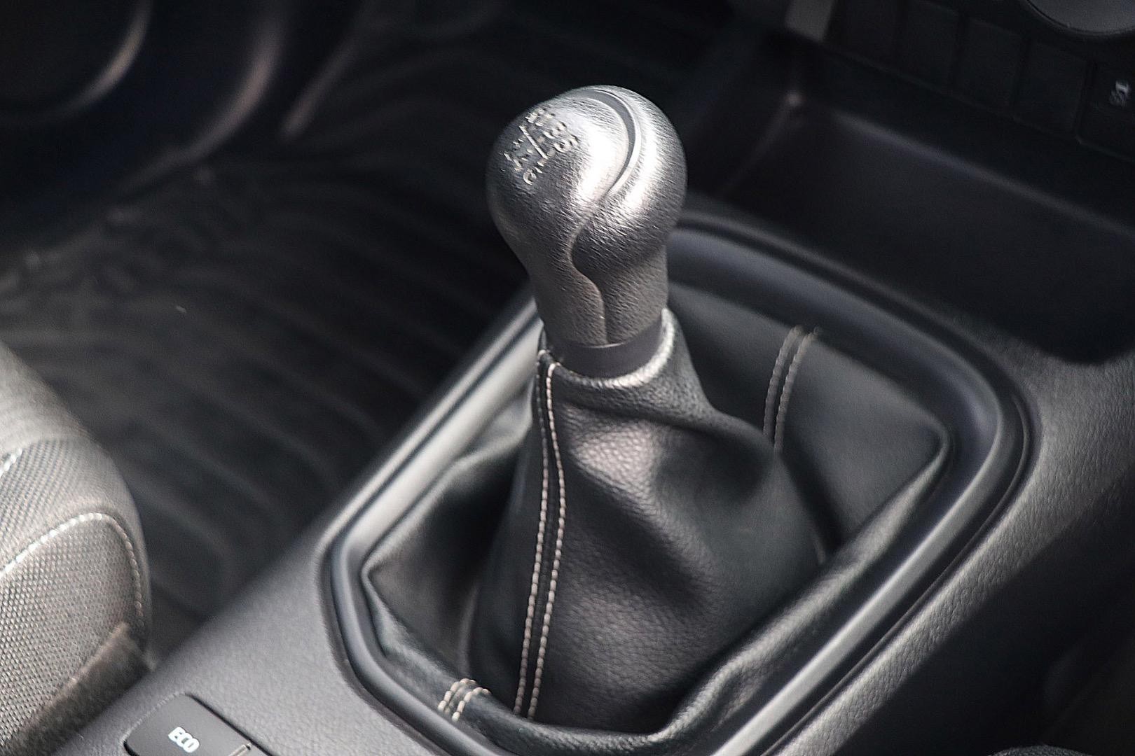 Toyota Hilux image 2