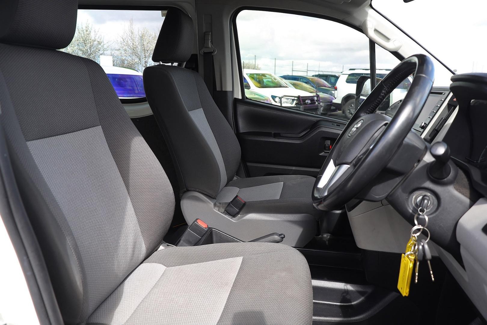 Toyota Hiace image 4