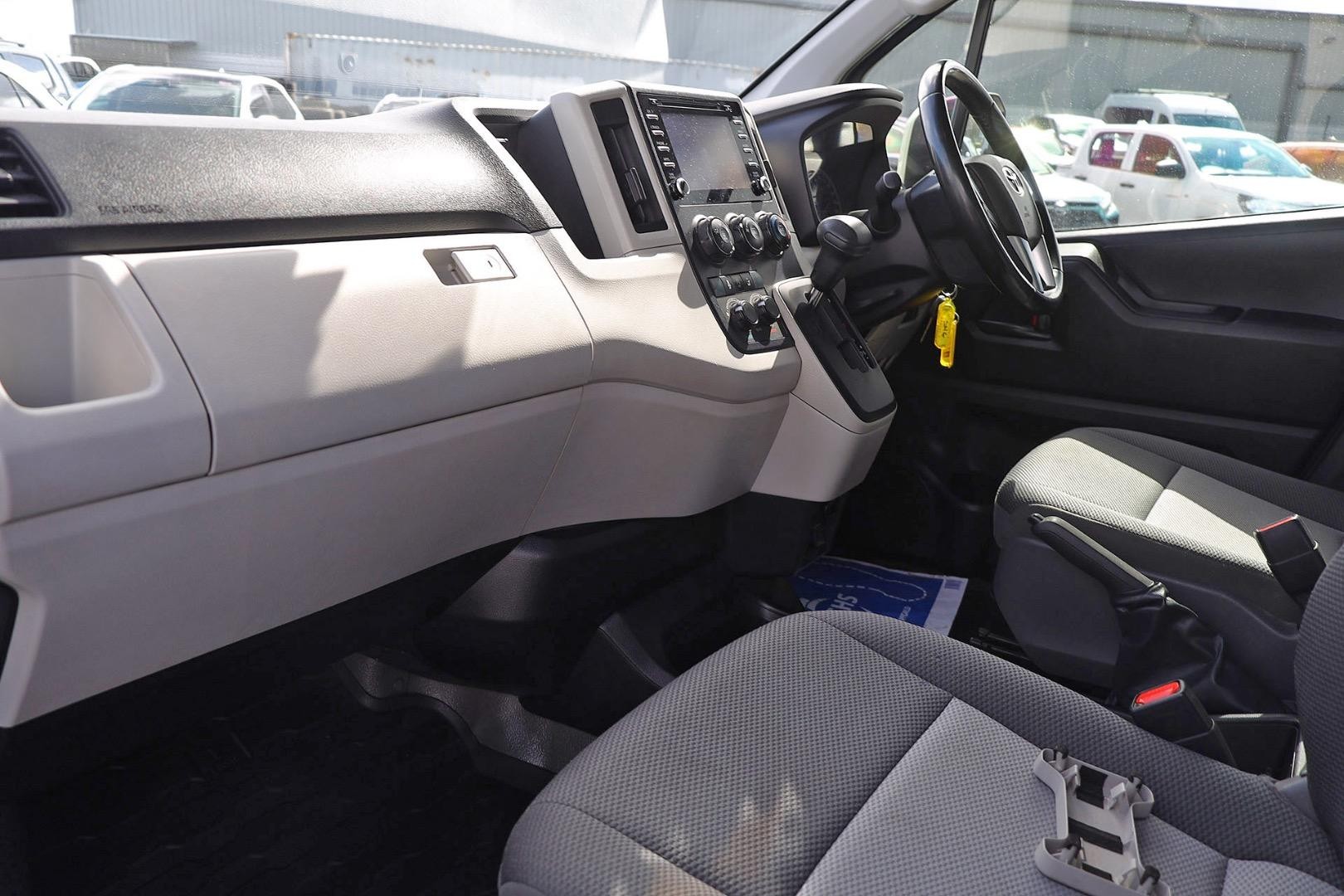 Toyota Hiace image 3