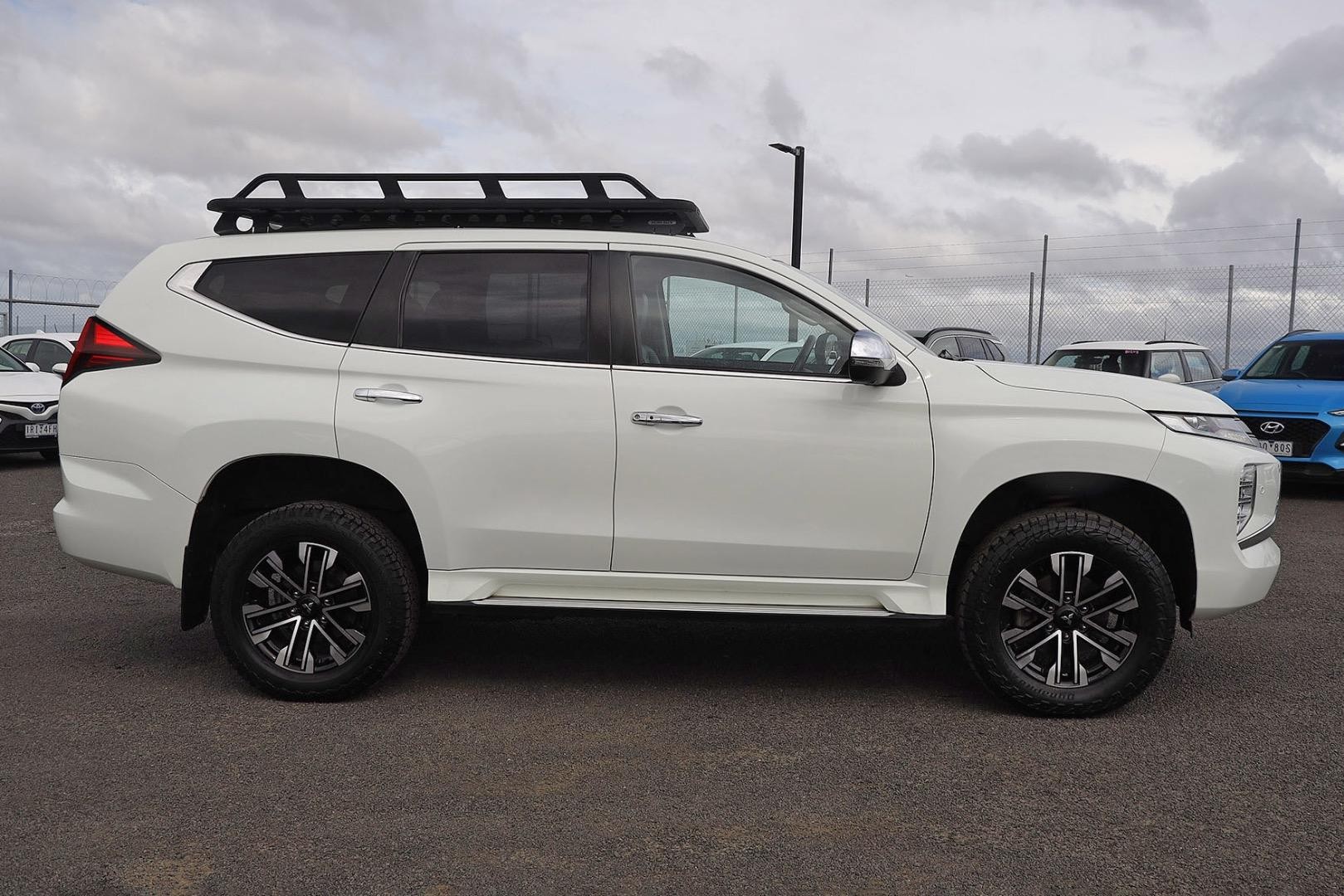 Mitsubishi Pajero Sport image 4