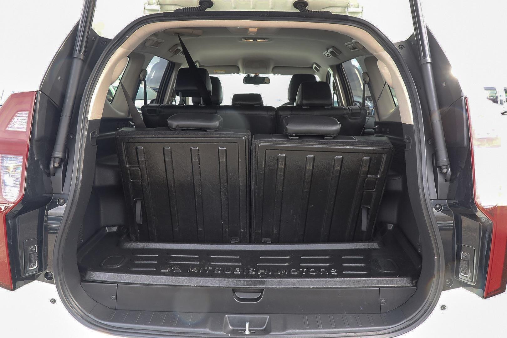 Mitsubishi Pajero Sport image 2