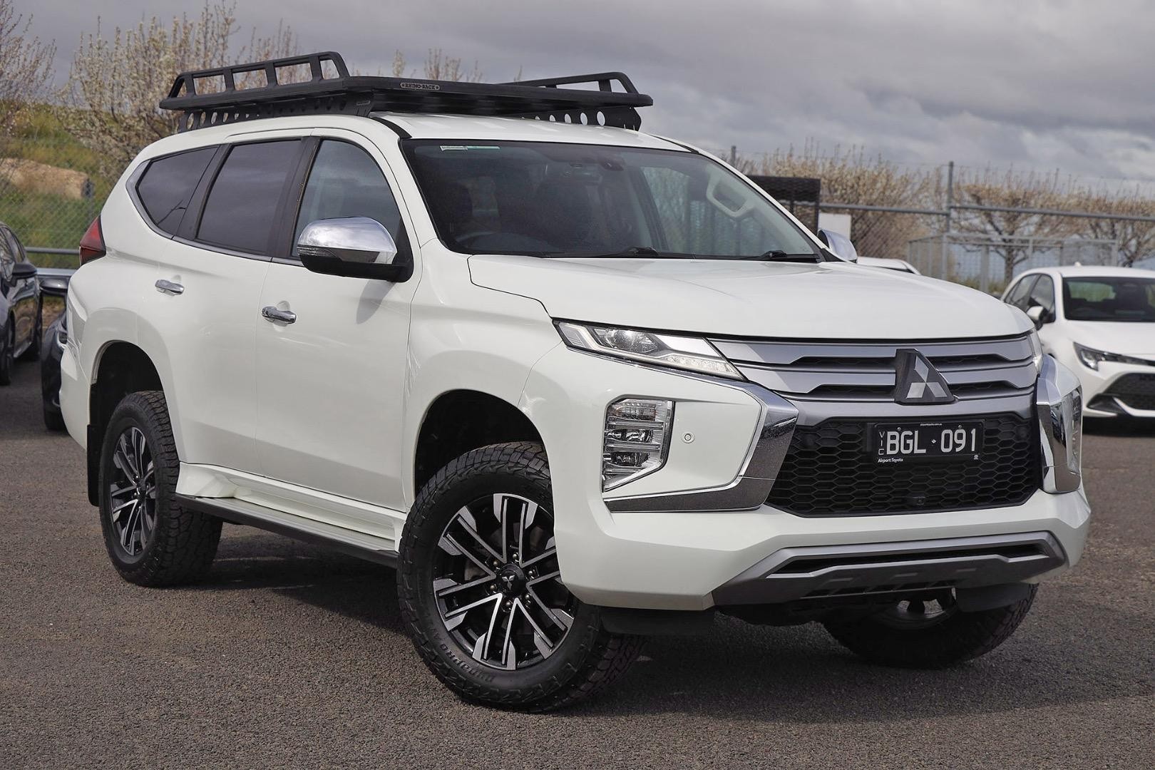 Mitsubishi Pajero Sport image 1
