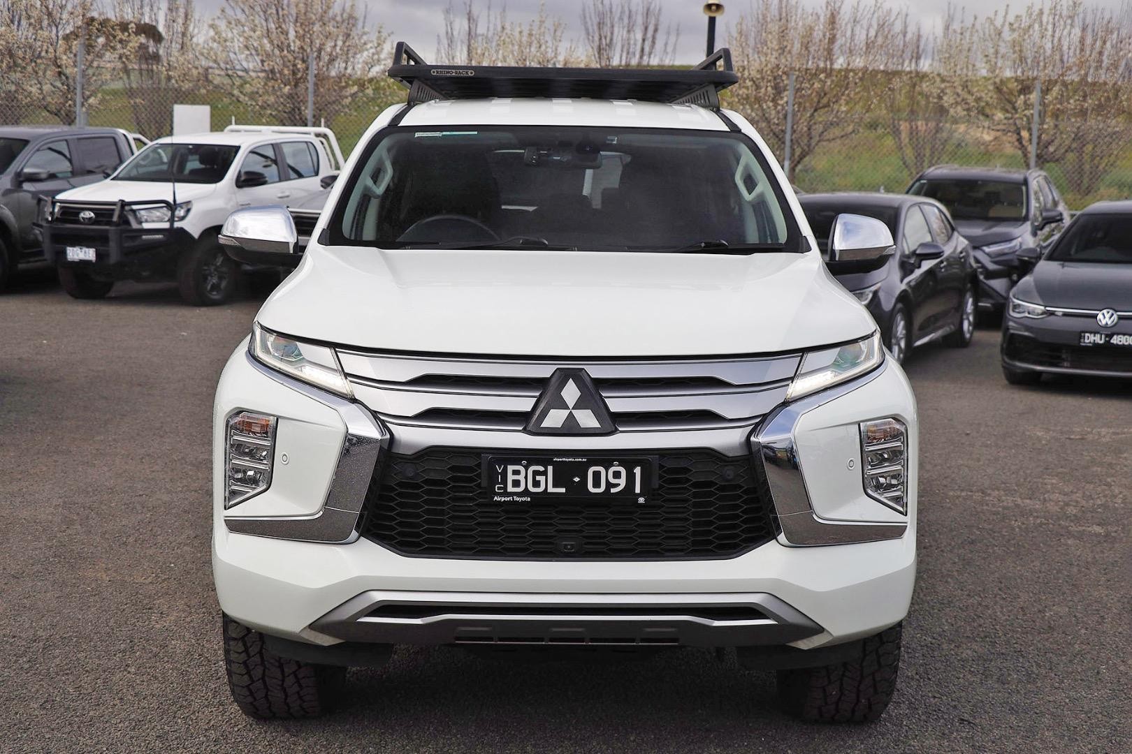 Mitsubishi Pajero Sport image 3