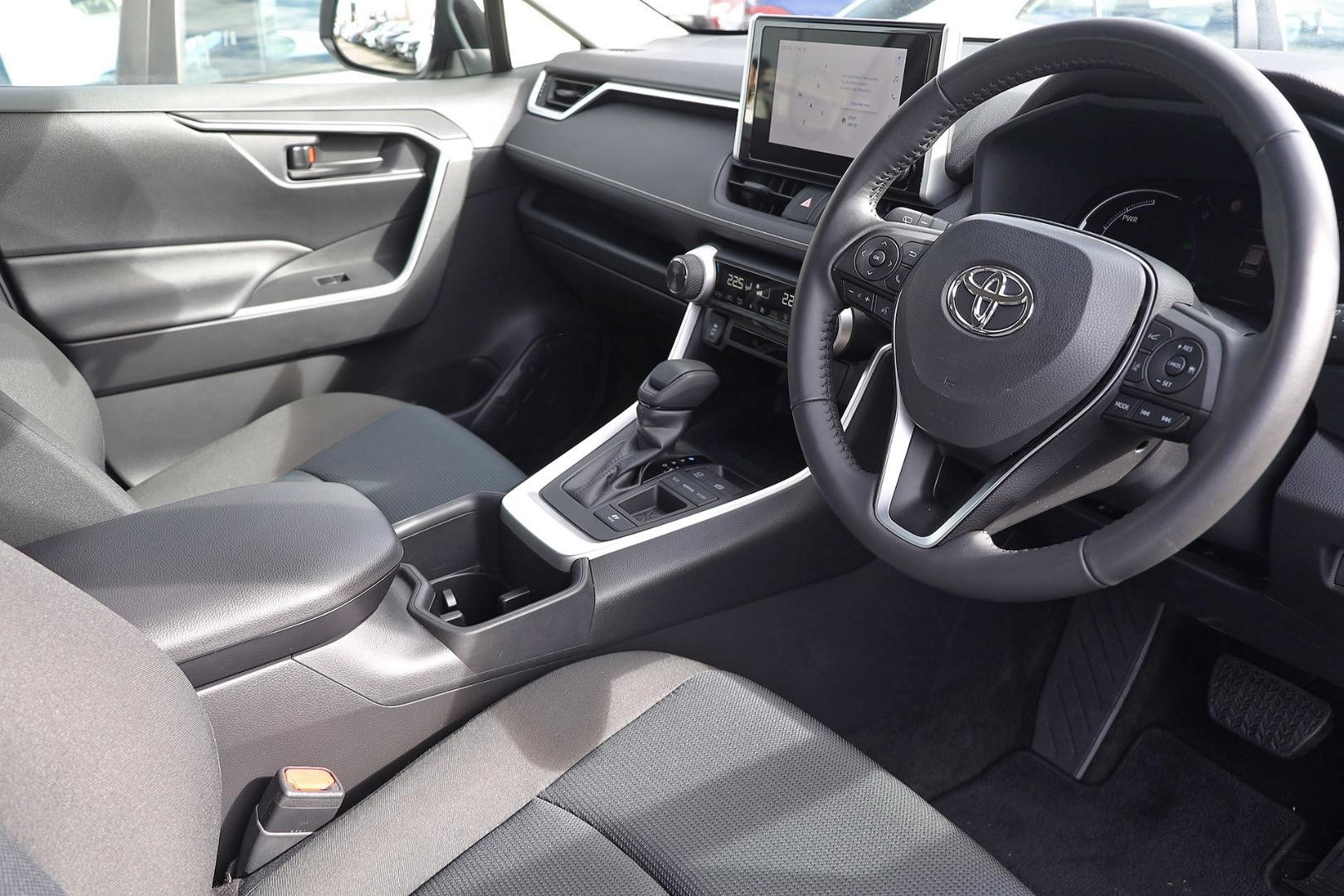 Toyota Rav4 image 2