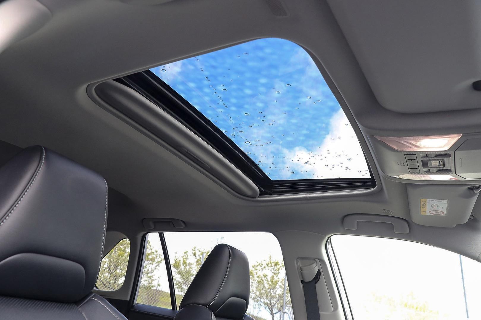 Toyota Rav4 image 2