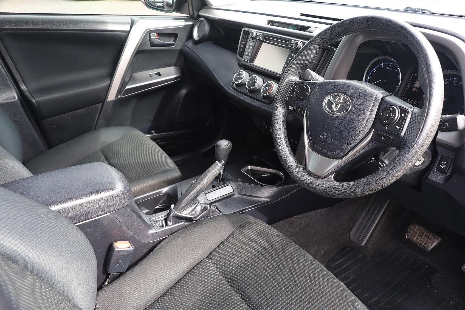 Toyota Rav4 image 2