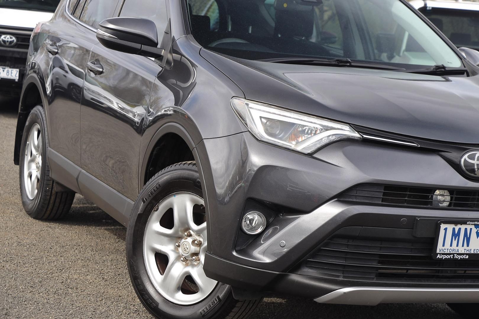 Toyota Rav4 image 2