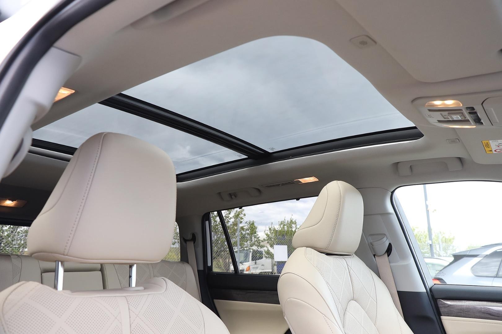 Toyota Kluger image 3